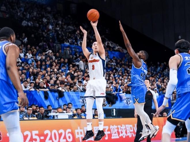 垃圾時間敢打敢拼！胡明軒關鍵戰迷失，杜鋒犯了和郭士強一樣的錯