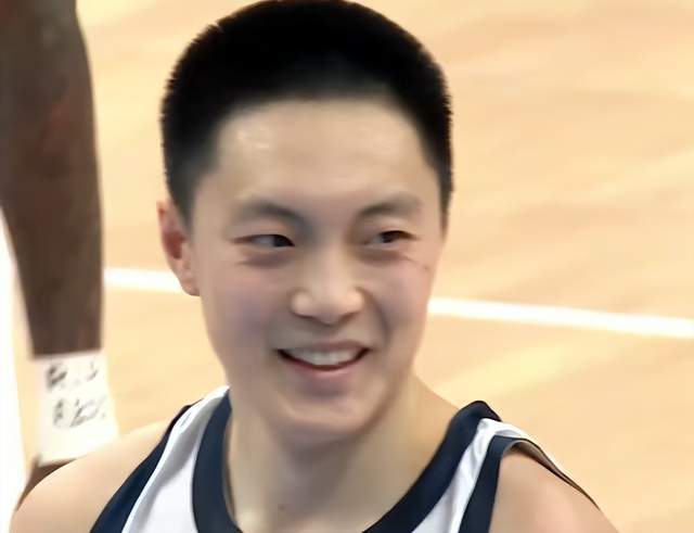 京粵大戰杜鋒戰術遭遇絕對實力碾壓，徐杰傷退放大了胡明軒的尷尬