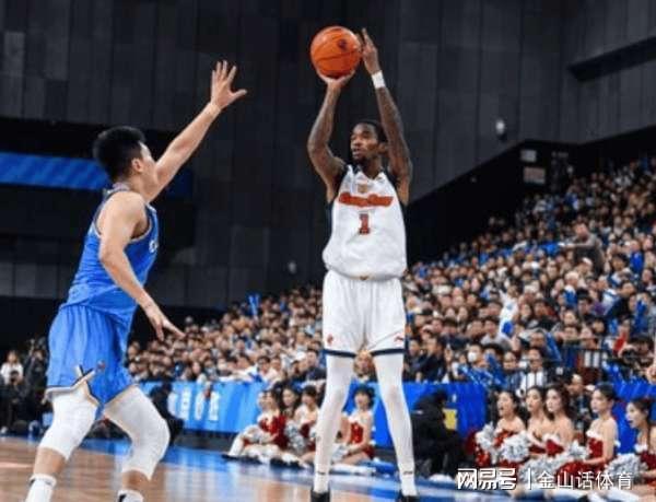 破案了！廣東男籃1人打4人看，慘敗31分，媒體人贊北京隊一招高明