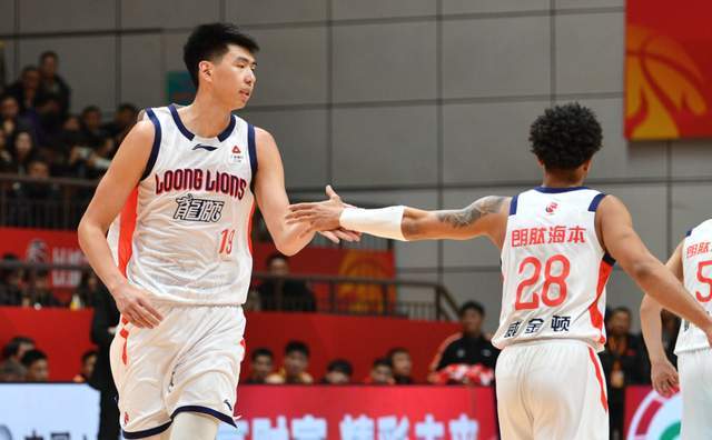 再砍11分10板6帽！廣東棄將換隊后打成頂級大中鋒，感謝杜鋒培養