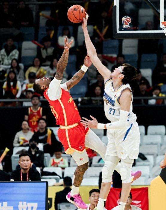 遭雙殺，北京隊揪出最令人失望之人！拿550萬10中2，被胡金秋打爆