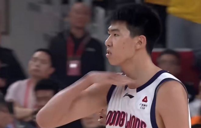 爭議！CBA官方罰單：徐昕“割喉”慶祝罰2萬 林孝天同樣動作未罰