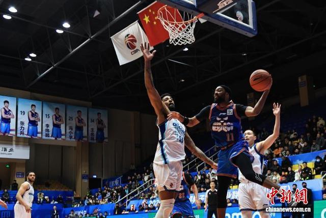 四川男籃97比109不敵青島男籃