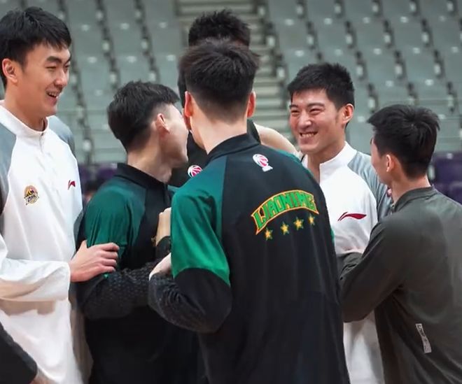 備戰(zhàn)吉林！雙方溫馨互動(dòng)，趙繼偉合練，楊鳴回應(yīng)新外援點(diǎn)出連敗！