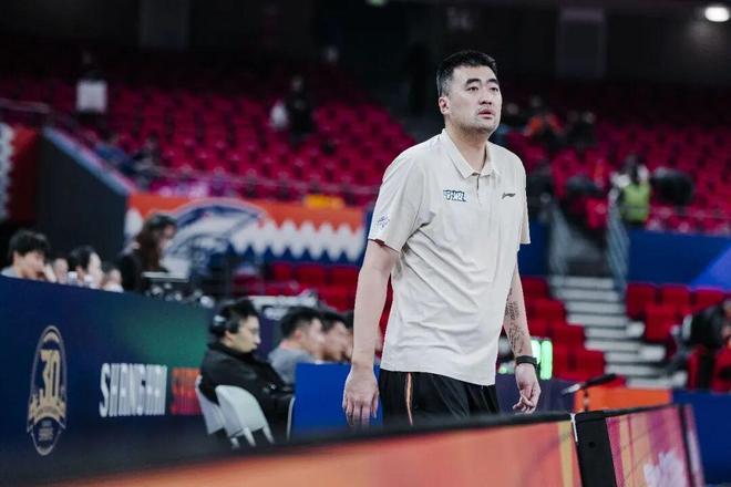 換個身份，上海男籃的功勛隊長回來了！