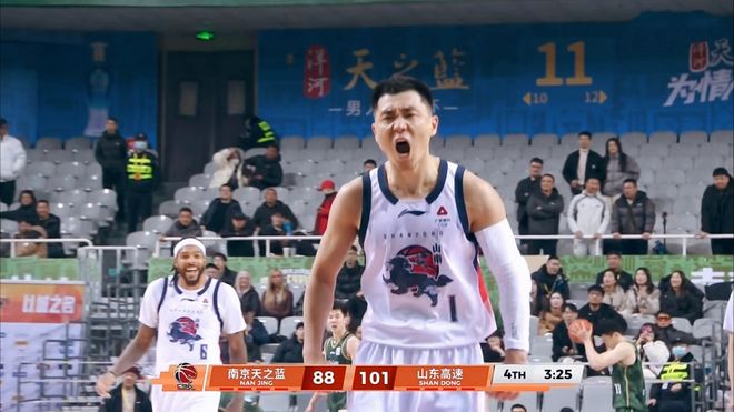 4人罰下、邱彪摔衣暴怒！裁判惹惱山東：高詩巖霸氣1戰強者歸來！