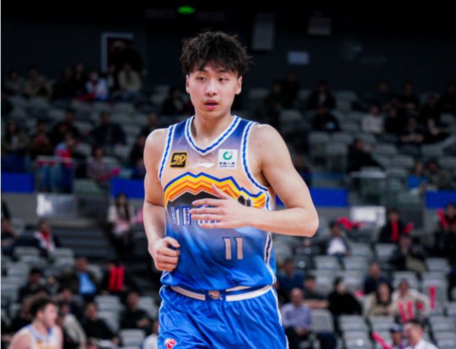 新疆男籃遭打擊：隊內得分王齊麟腳部韌帶受傷 將缺席一段時間