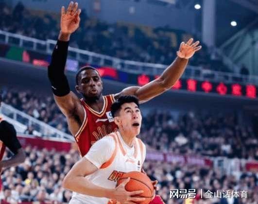 咋做到的？晉蘇戰0分0板，出戰4分鐘，5犯離場，在場時球隊輸8分