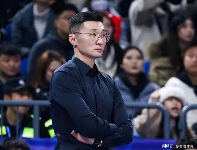 CBA最奇葩記錄，9場比賽5大教練下課，楊鳴和另一人也面臨