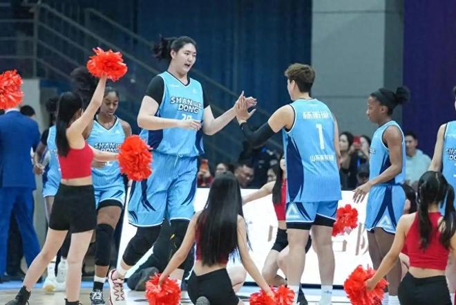 女姚明首秀砍15+6，2米26張子宇暴露2大問題，主教練犀利指出不足