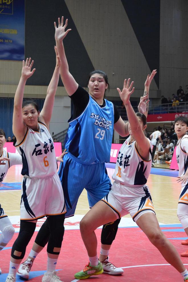 大殺器還需慢慢磨礪！WCBA首秀，張子宇貢獻15分6籃板