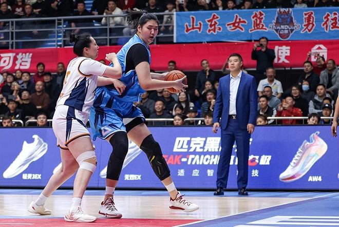 12分鐘砍15+6！2米26張子宇WCBA首秀大閃耀：女版姚明借聯賽練級