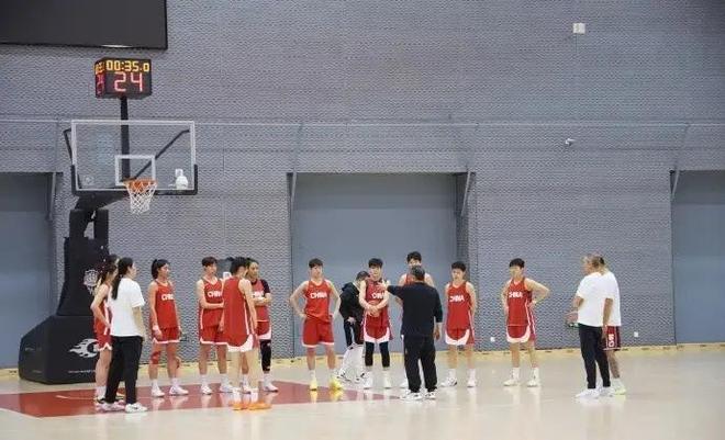 女籃集訓(xùn)火熱開場！最強(qiáng)陣蓄力巴黎，專注當(dāng)下全力沖擊冠軍