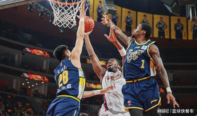 CBA一夜連出三大冷門！廣東廣廈全被爆冷：衛(wèi)冕冠軍遭22分大敗