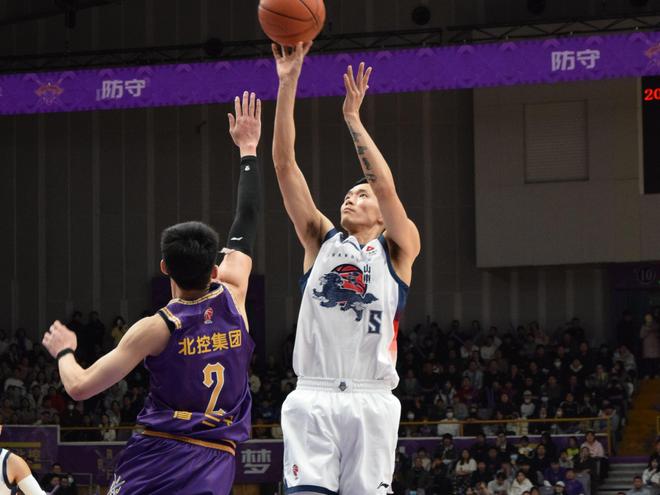 山東男籃客場挑戰福建，八大搶斷高手正面對決，陳林堅反戈老東家