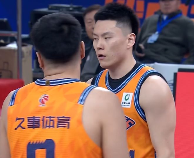 22分大勝衛冕冠軍！上海6人上雙豪取7連勝，廣廈內線被洛夫頓打爆