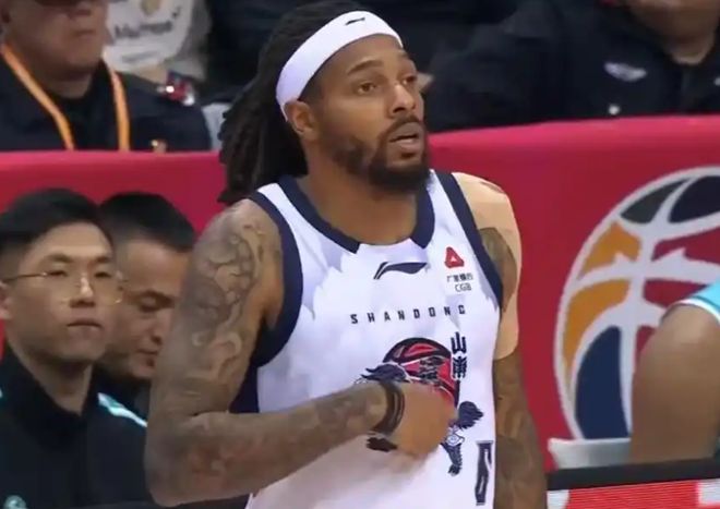 邱彪摔西服，折射裁判問題，陳林堅(jiān)迎戰(zhàn)老東家，鮑威爾狀態(tài)是看點(diǎn)