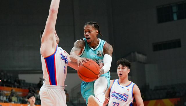 正式走人！CBA得分王被裁掉，黑馬球隊更換外援，沖擊前八