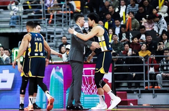 驚險拿下同省德比！廣東中鋒打出最佳一戰，禁區占據優勢