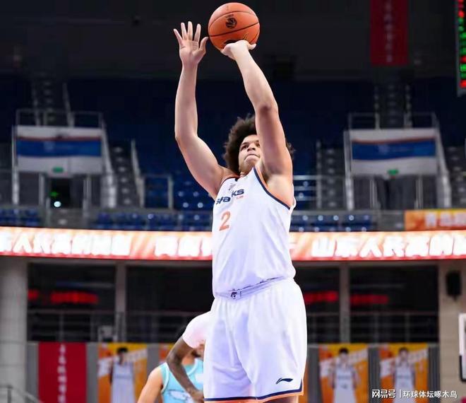 CBA常規賽上海久事客場勝青島 首節33-8攻勢奠定八連勝基石