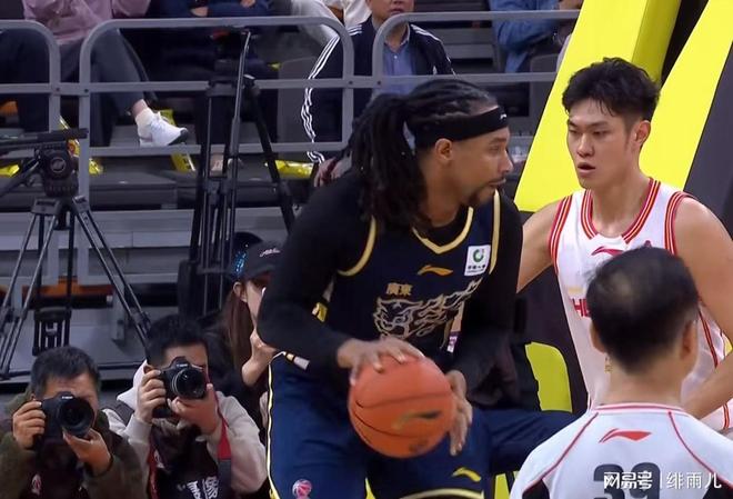 最后的希望！廣東隊迎來補強大外援機會，2米13內線或被杜鋒看中