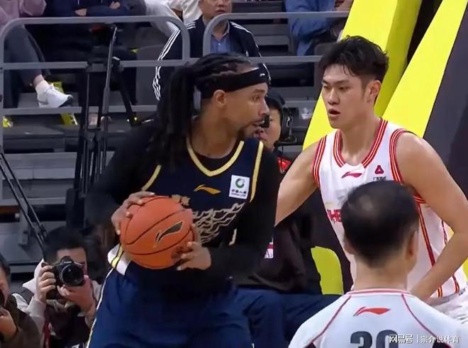 鬧大了！廣東隊被惡意侮辱，官方親自道歉