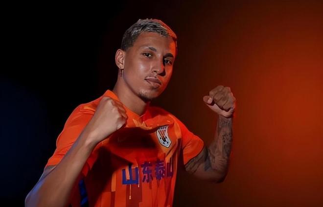 魯能中鋒位置離隊第一人浮出水面，曾在亞冠進球，卻至今沒踢出來