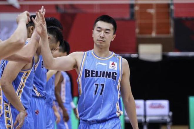 翟曉川：王驍輝當年被球迷罵到不想打籃球，提前退役挺可惜的