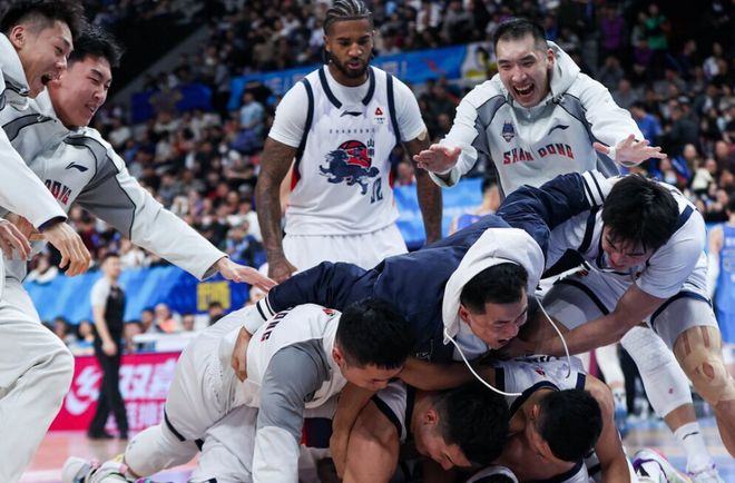 2分17分23分！3門慘案1場絕殺，奪冠大熱轟然倒下，前8呈323格局