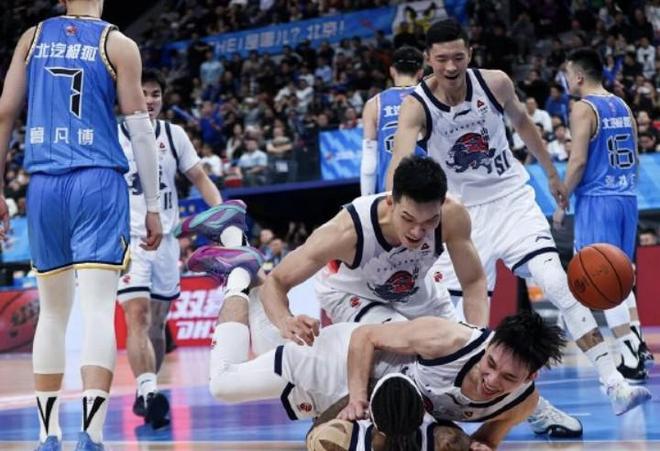 媒體人銳評首鋼：外援四節(jié)七人次，國手再多外援不給力也只能吞下苦果