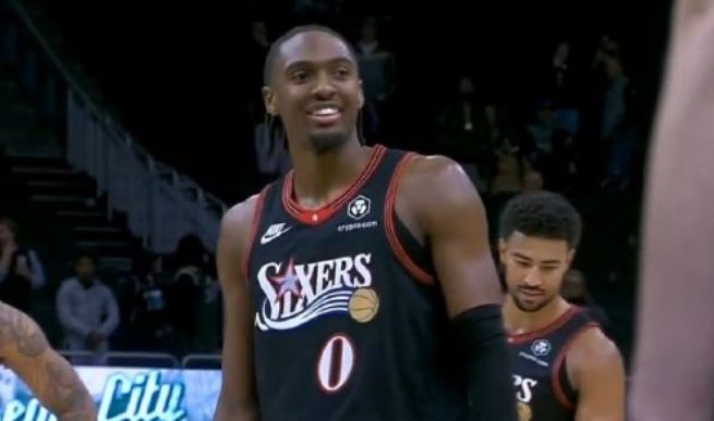 狂砍54分9助攻！76人当家后卫又爆发，加时力克雄鹿