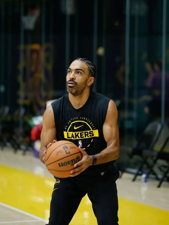 亏了！年薪1150万，场均仅得4.7分，诈骗犯啊，湖人清理目标之一