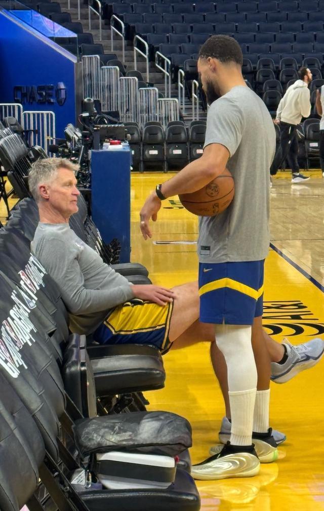 庫里訓(xùn)練時(shí)上腳哈登10代，職業(yè)生涯首次穿著阿迪達(dá)斯球鞋