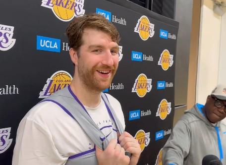 G聯賽和湖人都跟詹姆斯同隊過，蒂米：太瘋狂了，那可是GOAT啊