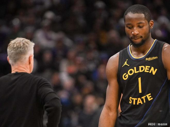 心态又崩了？队记：失去首发位置后，库明加认为自己遭到了针对