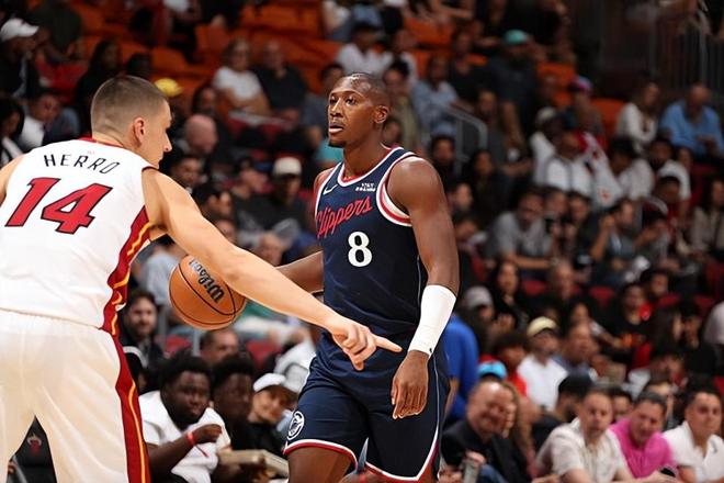 后場(chǎng)大閘在進(jìn)攻端都有了不小的貢獻(xiàn)，可惜快船全隊(duì)都表現(xiàn)低迷？