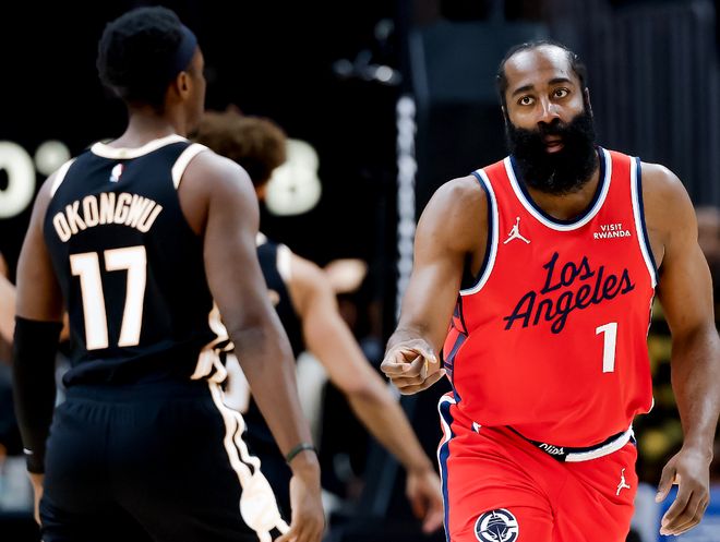 保羅回家快船結(jié)束五連?。」?7+9引五人上雙擒鷹 小卡21投21分