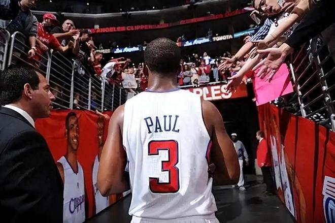 真相大白，保羅被送走因得罪快船主帥，球迷：別人都想混就你想拼