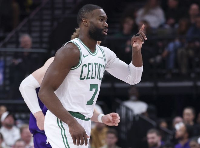 50分爆發！場均30分6板5助，3億合同真不貴，他打成聯盟第一小前