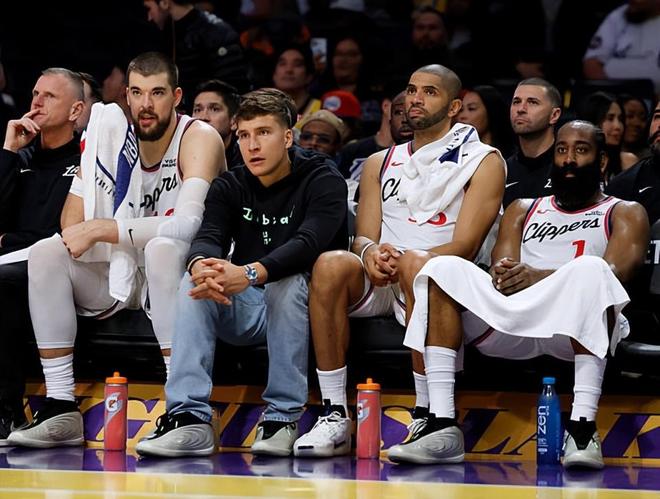 真的是力不從心了，快船真不應(yīng)該給鋒線老將這么多的出場(chǎng)時(shí)間？