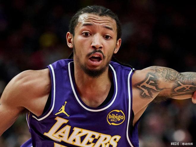 隔空互夸？史密斯：老詹無論何時都能發動進攻，而我則需要配合他