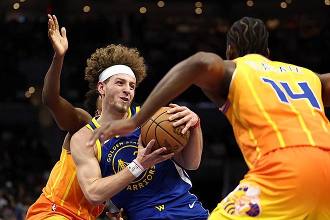 在二號位位置上表現不錯，勇士還是應該更加合理地使用后場新星？