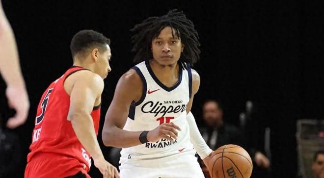 快船正式簽下1人！場均轟下34分，給哈登找替補，或取代兩人位置