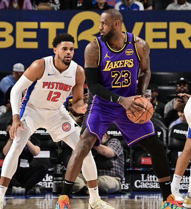 東契奇30+5+11！湖人22分大敗，看數(shù)據(jù)：他是頭號罪人！