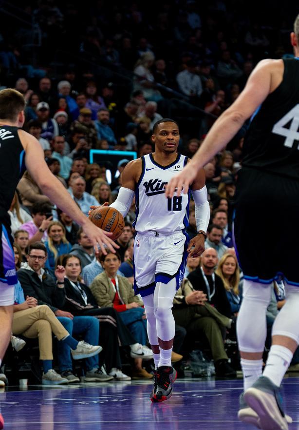 威少16+12+14+4難救主，拉文空砍34分，爵士力克國(guó)王終結(jié)4連敗