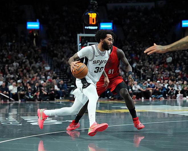 300萬的先發球員！馬刺鋒線大將這份合同的性價比也太高了？