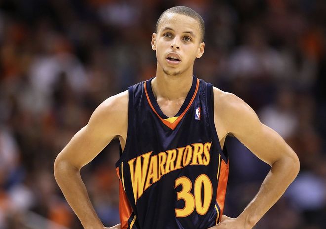 就在今天！庫里保持了15年的NBA紀錄被打破了