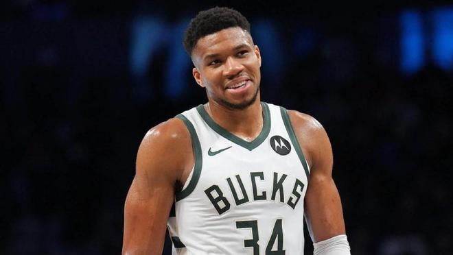 字母哥談在雄鹿未來：有的人看到一扇門就想逃，而我看到一堵墻只想撞