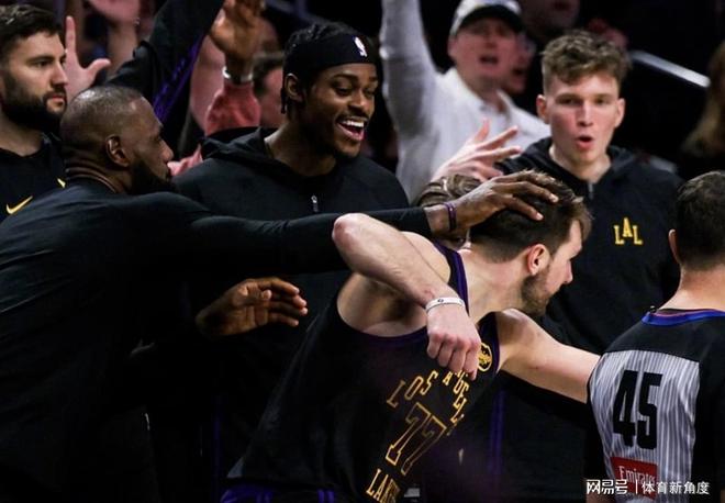 突發(fā)！東契奇“溜號(hào)”洛杉磯！湖人這下要“頭大”咯……