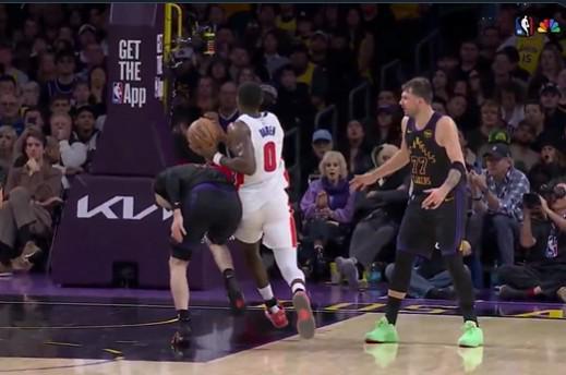 目送對手+攤手不協防，雷吉-米勒痛斥東契奇消極的防守態度